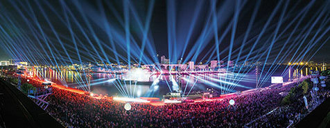 Linz - Lichtershow bei Klangwolke